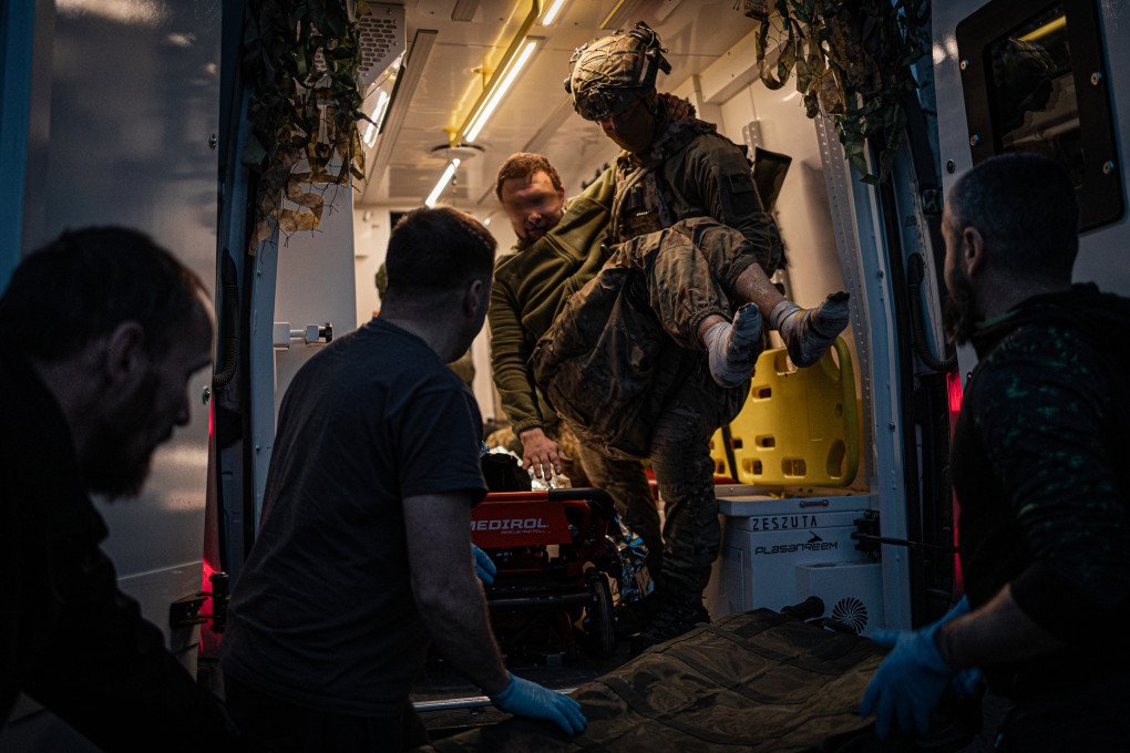 The moment a wounded soldier from the “Artan” special unit is evacuated. (Source: Artan)
