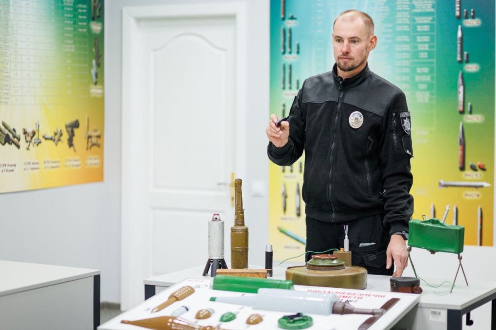 Vadym teaching fellow officers in explosive ordnance removal. (Source: personal archive) Vadym teaching fellow officers in explosive ordnance removal. (Source: personal archive)
