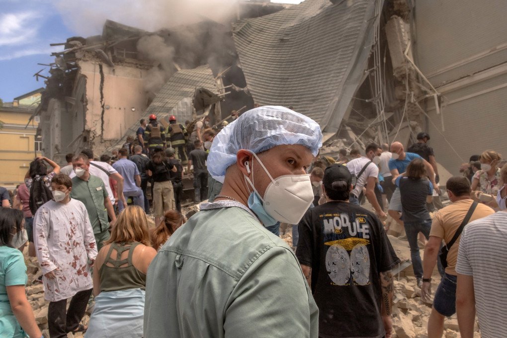 KYIV, UKRAINE - JULY 8, 2024: Volunteers, including medical personnel, joined emergency and rescue teams in clearing the rubble at Ohmatdyt Children's Hospital in Kyiv after a Russian missile strike on July 8, 2024, during Russia's ongoing invasion of Ukraine. (Photo by Roman PILIPEY / AFP) (Photo by ROMAN PILIPEY/AFP via Getty Images)