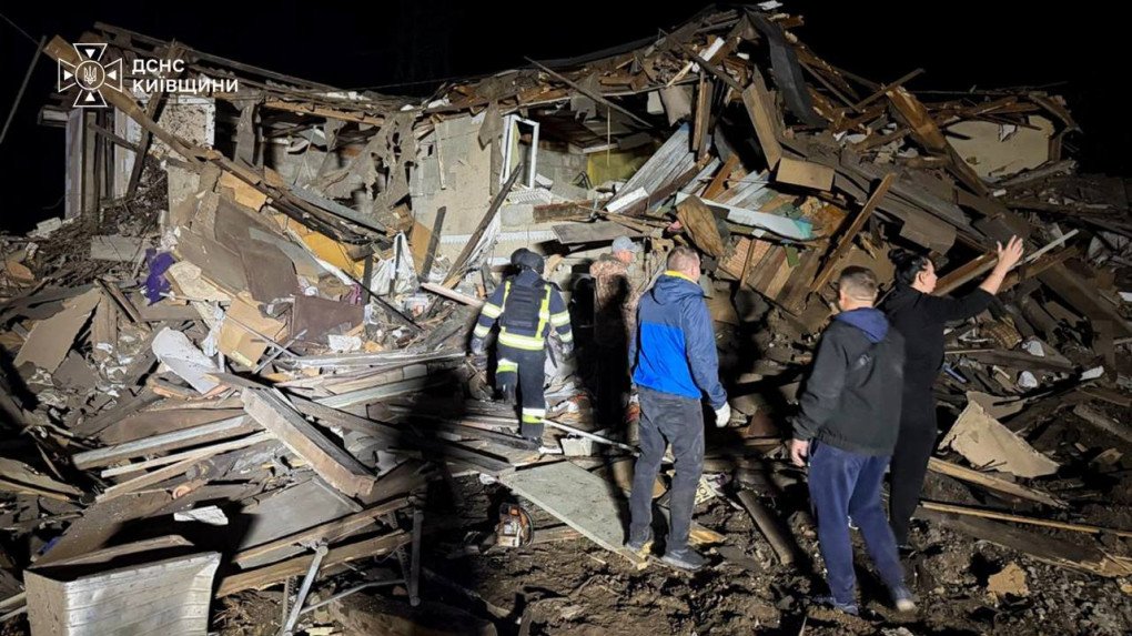 Rescuers search through the rubble of a building destroyed in a Russian attack on Vyshhorod, Kyiv region. (Source: State Emergency Service) Rescuers search through the rubble of a building destroyed in a Russian attack on Vyshhorod, Kyiv region. (Source: State Emergency Service)