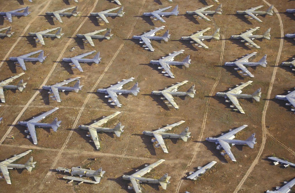 Un campo de aviones B-52 en la base aérea Davis Montham, Tucson, Arizona, en 1992. (Fuente: Getty Images)