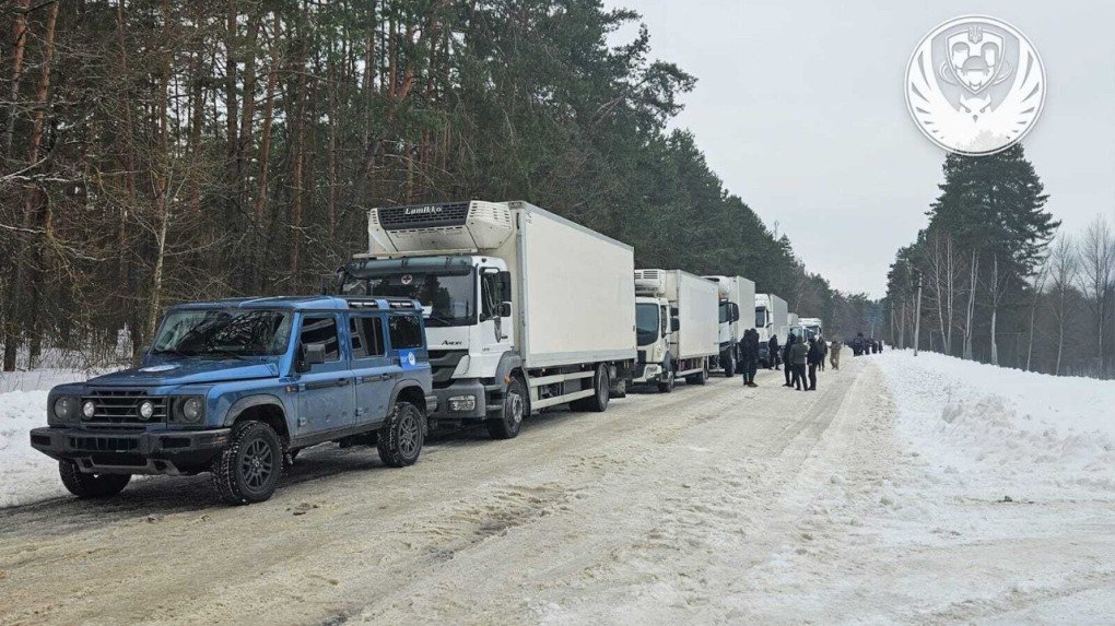 A convoy of vehicles transporting the repatriated remains of Ukrainian fallen soldiers. (Source: Coordination Headquarters for the Treatment of Prisoners of War)