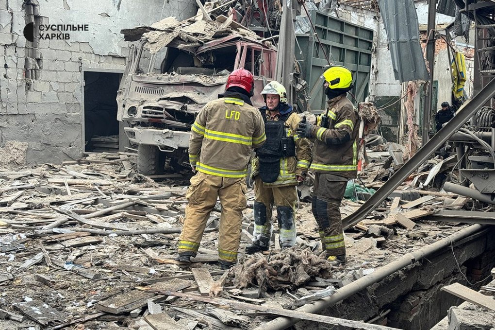 Rescue workers at the scene of a Russian airstrike. (Source): DSNS
