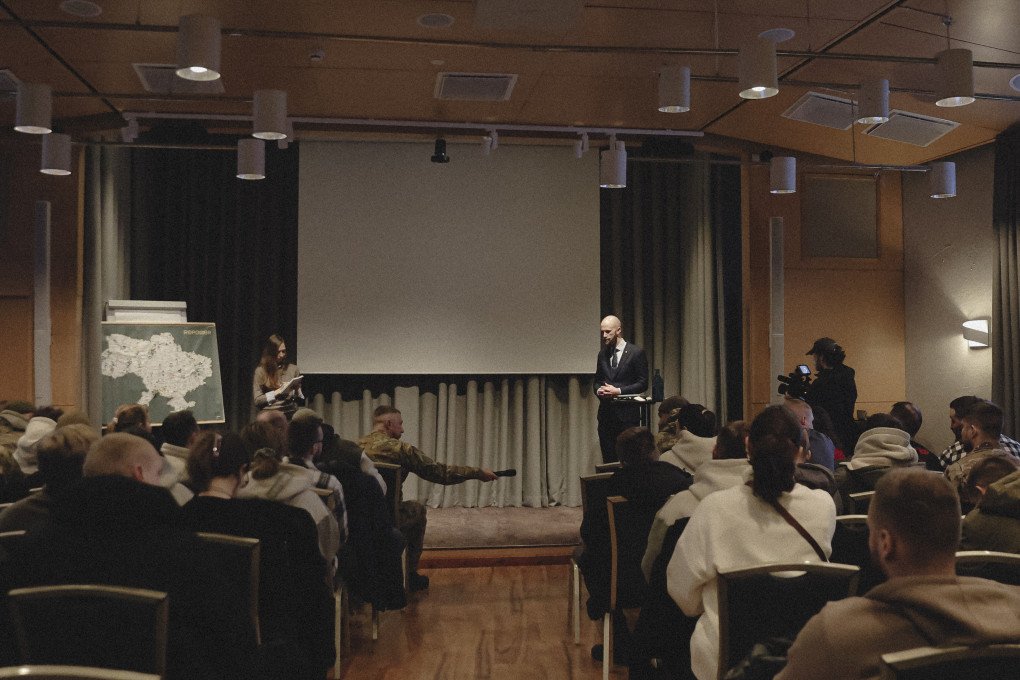 Among officials this group meets is Sweden’s Minister for Civil Defense, Carl-Oskar Bohlin. (Photo: Repower Foundation)