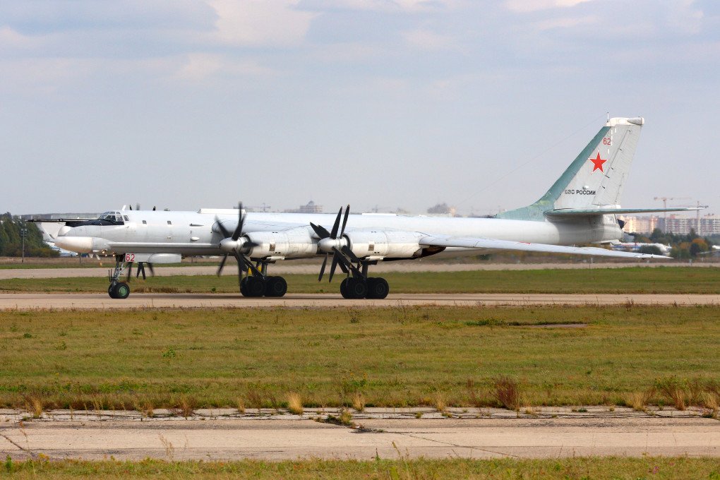 Tupolev Tu-95MS Bear 62 RED de la Fuerza Aérea Rusa en el aeródromo de Zhukovsky, Zhukovsky, región de Moscú, Rusia, 13 de octubre de 2014. (Fuente: Getty Images) Tupolev Tu-95MS Bear 62 RED de la Fuerza Aérea Rusa en el aeródromo de Zhukovsky, Zhukovsky, región de Moscú, Rusia, 13 de octubre de 2014. (Fuente: Getty Images)