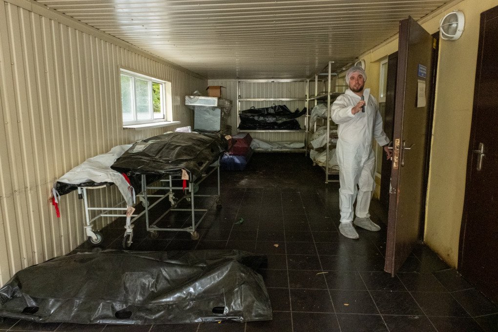 New bodies are brought in by truck every day, testing the capabilities of the morgue’s exhausted staff. Photo: Daniel Kosoy / UNITED24 Media. New bodies are brought in by truck every day, testing the capabilities of the morgue’s exhausted staff. Photo: Daniel Kosoy / UNITED24 Media.