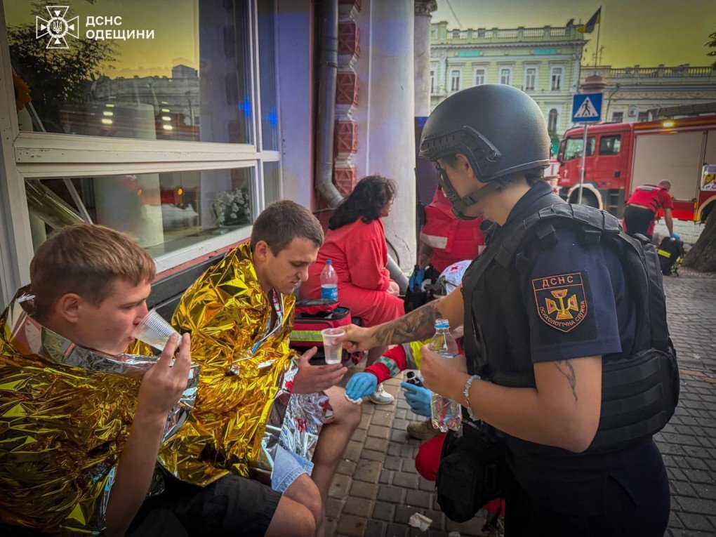 Emergency workers assist people injured in a Russian strike on Odesa on August 9, 2026. (Source: State Emergency Service of Ukraine) Emergency workers assist people injured in a Russian strike on Odesa on August 9, 2026. (Source: State Emergency Service of Ukraine)