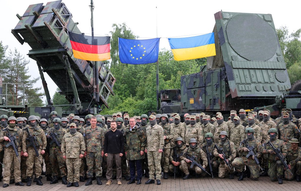 Volodymyr Zelenskyy (center l), President of Ukraine, and Boris Pistorius (SPD, M), Federal Minister of Defense, stand together with German and Ukrainian soldiers in front of "Patriot" anti-aircraft missile systems during their visit to a military training area. (Photo by Jens Büttner via Getty Images) Volodymyr Zelenskyy (center l), President of Ukraine, and Boris Pistorius (SPD, M), Federal Minister of Defense, stand together with German and Ukrainian soldiers in front of "Patriot" anti-aircraft missile systems during their visit to a military training area. (Photo by Jens Büttner via Getty Images)