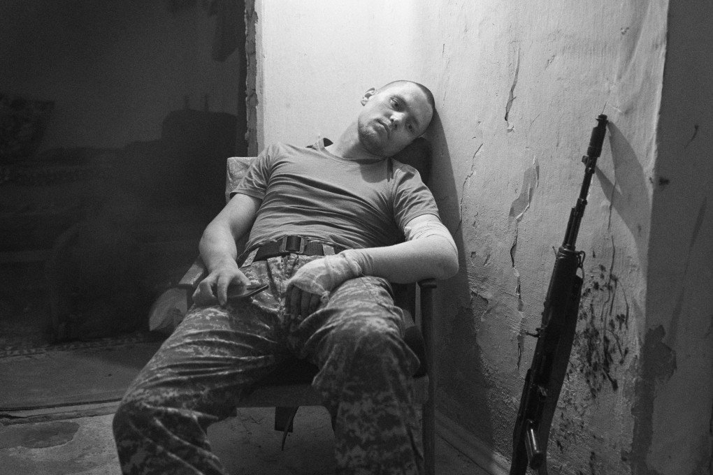 A wounded Ukrainian soldier who lost communication with his unit makes his way back alone to the command post. Rubizh Brigade, Bilytske, Ukraine. (Photo: Joshua Olley / UNITED24 Media) A wounded Ukrainian soldier who lost communication with his unit makes his way back alone to the command post. Rubizh Brigade, Bilytske, Ukraine. (Photo: Joshua Olley / UNITED24 Media)