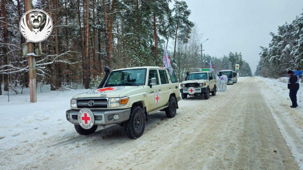Vehicles of the International Committee of the Red Cross arrive during repatriation operations to return the bodies of fallen Ukrainian defenders. (Photo: Coordination Headquarters for the Treatment of Prisoners of War)