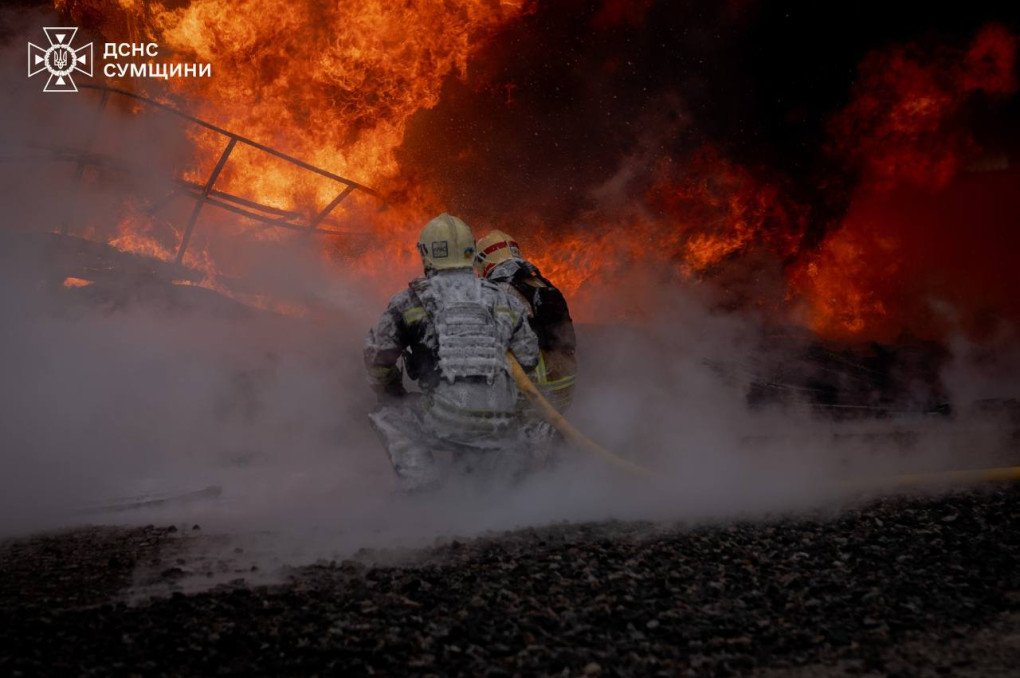 Firefighters battle the flames at a site hit by Russian shelling in Sumy. (Source: State Emergency Service of Ukraine) Firefighters battle the flames at a site hit by Russian shelling in Sumy. (Source: State Emergency Service of Ukraine)