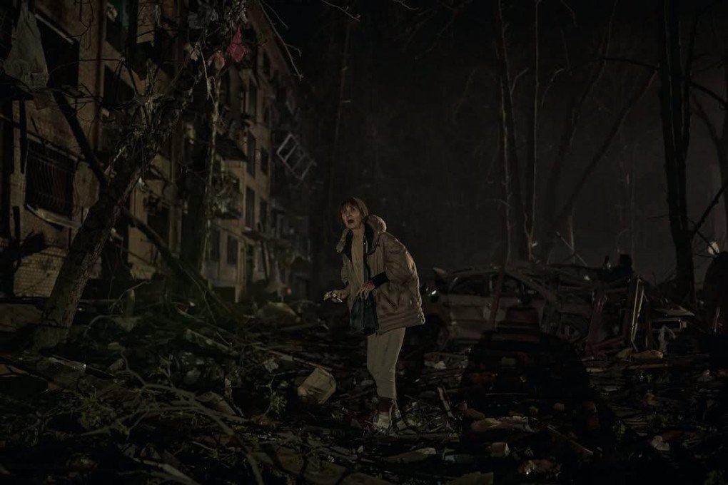 Woman on site of a Russian ballistic missile strike in Kyiv, April 24, 2025. (Source: libkos/Instagram) Woman on site of a Russian ballistic missile strike in Kyiv, April 24, 2025. (Source: libkos/Instagram)