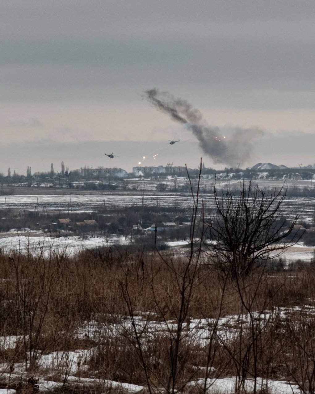 Foto de helicópteros tomada durante la batalla de Bakhmut en 2022/2023, región de Donetsk, Ucrania, por el fotoperiodista francés Antoni Lallican. Fuente: Antoni Lallican/Instagram.