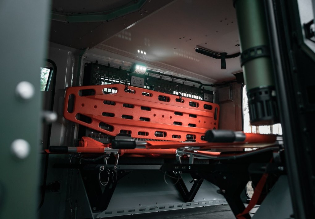 Stretcher mounting system inside the Inguar-3 MED with modular attachment points. (Source: Inguar Defence)