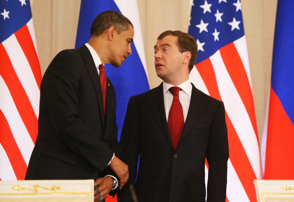 US President Barack Obama (L) shakes hands with Russian President Dmitry Medvedev as they hold their press conference after the signing ceremony of the Joint Understanding on Strategic Arms Reduction at the Kremlin on July 6, 2009 in Moscow, Russia. (Photo by Alexander Aleshkin/Epsilon/Getty Images) US President Barack Obama (L) shakes hands with Russian President Dmitry Medvedev as they hold their press conference after the signing ceremony of the Joint Understanding on Strategic Arms Reduction at the Kremlin on July 6, 2009 in Moscow, Russia. (Photo by Alexander Aleshkin/Epsilon/Getty Images)