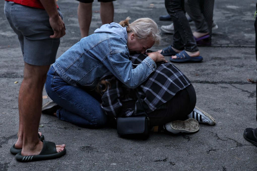 People react to a Russian attack on a residential building on July 31, 2025, in Kyiv, Ukraine. (Source: Getty Images)