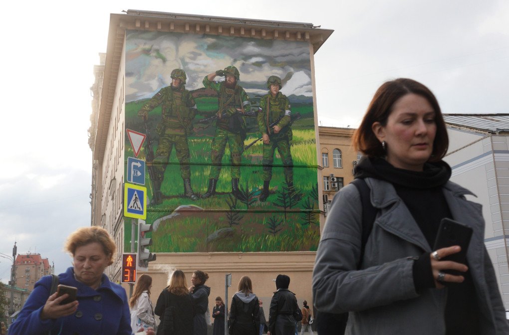 A giant pro-war mural showing three soldiers in camouflage with weapons, emblazoned with the words "For Russia" with the letter "Z", is seen is seen on September 22, 2022, in Moscow, Russia. (Photo by Contributor via Getty Images)