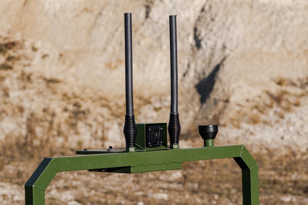 Lynx PRO unmanned ground vehicle with an additional combined LTE and Wi-Fi antenna during tests. (Source: ROBONEERS) Lynx PRO unmanned ground vehicle with an additional combined LTE and Wi-Fi antenna during tests.