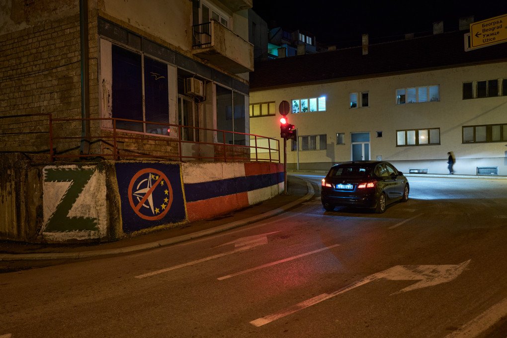 VISEGRAD, BOSNIA AND HERZEGOVINA – SEPTEMBER 28: A mural with the symbol of Russia’s war against Ukraine, an anti-NATO and anti-EU symbol, the flag of Russia and Serbia on September 28, 2022, in Visegrad, Bosnia and Herzegovina. Visegrad is a city in the Bosnian Serb entity Republika Srpska near the border with Serbia, where a majority of Bosnian Serbs live. (Source: Getty Images) VISEGRAD, BOSNIA AND HERZEGOVINA – SEPTEMBER 28: A mural with the symbol of Russia’s war against Ukraine, an anti-NATO and anti-EU symbol, the flag of Russia and Serbia on September 28, 2022, in Visegrad, Bosnia and Herzegovina. Visegrad is a city in the Bosnian Serb entity Republika Srpska near the border with Serbia, where a majority of Bosnian Serbs live. (Source: Getty Images)