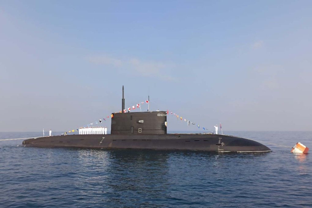 Russian B-621 Novorossiysk, on the roadstead of the Syrian port of Tartous, Syria. (Source: Wikimedia)