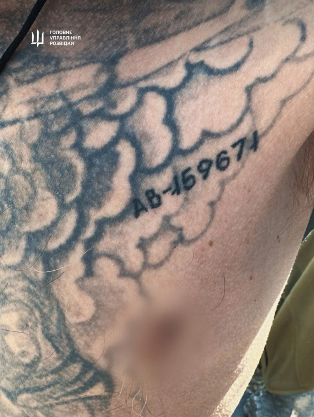 An identification number marked on the skin of a foreign recruit serving in the Russian military. (Source: HUR)