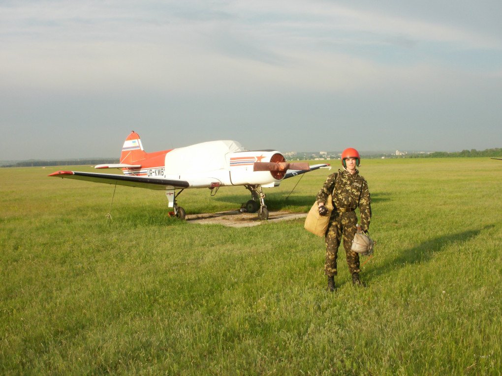 Andrii’s first jump with a parachute when he was finishing school. May 15, 2010 in Korotych, Ukraine. (Source: Lilia Averianova/ Facebook)
