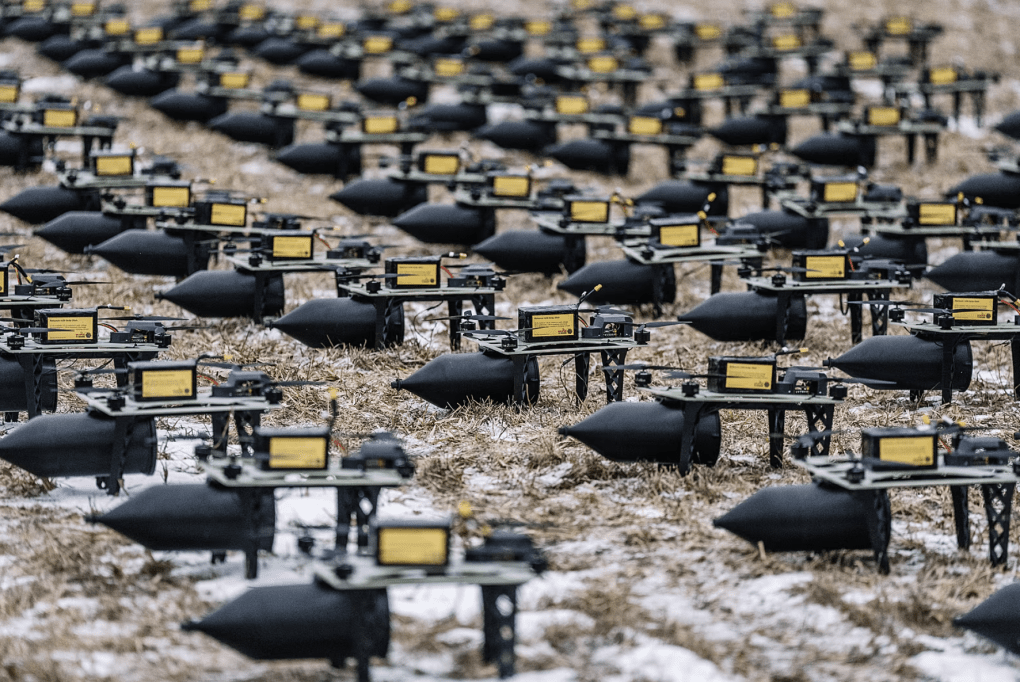 Rows of completed fiber-optic FPV drones lined up outdoors ahead of deployment. (Photo: iDNES) Rows of completed fiber-optic FPV drones lined up outdoors ahead of deployment. (Photo: iDNES)