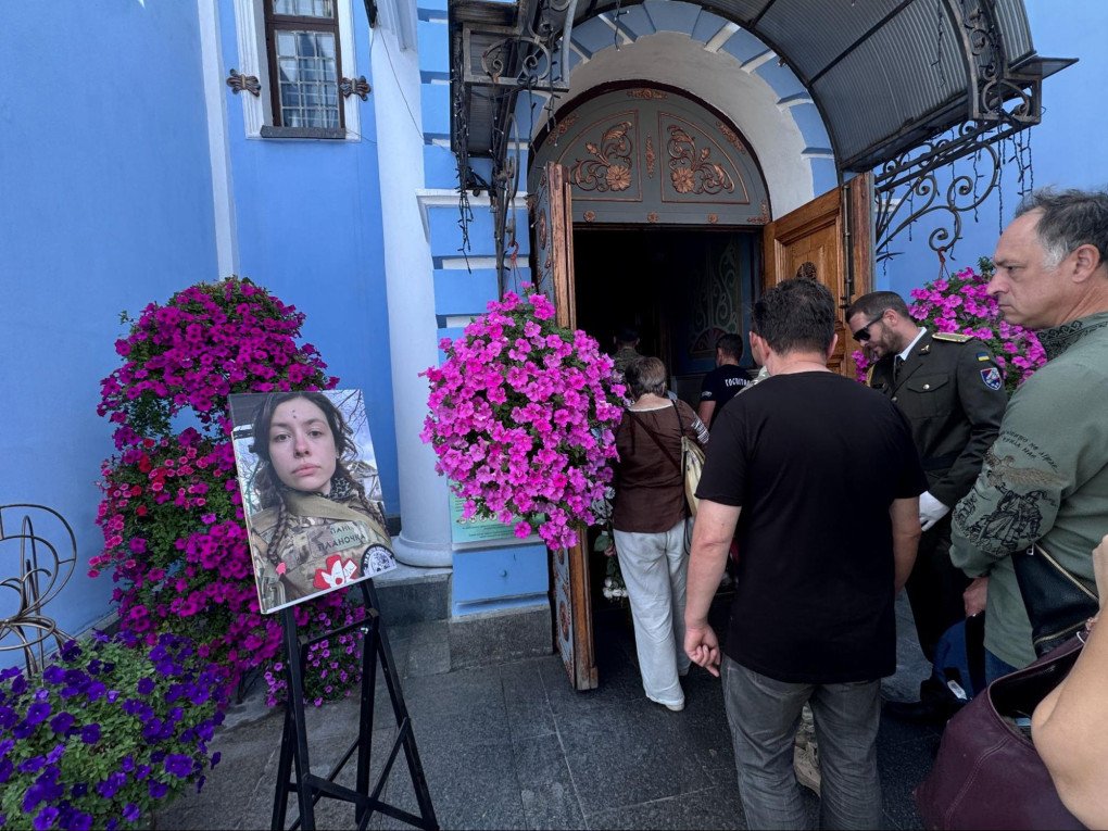 People enter the Cathedral for Eva's funeral. (Source: UNITED24 Media) People enter the Cathedral for Eva's funeral. (Source: UNITED24 Media)