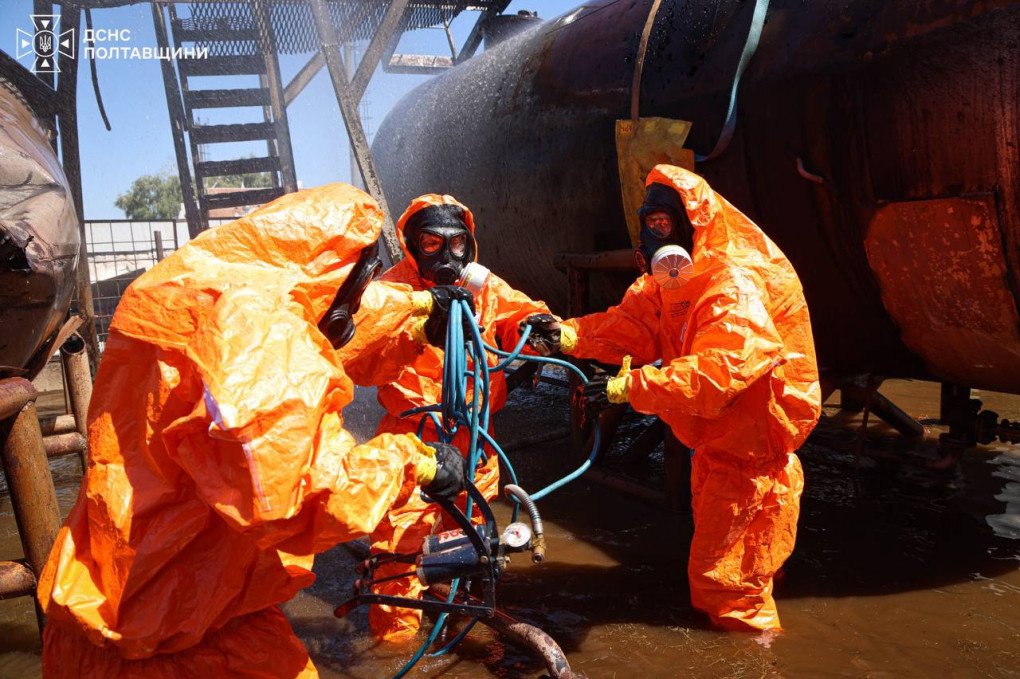 Specialists from Ukraine's State Emergency Service conduct containment operations to stop the spread of hazardous chemicals leaking from damaged industrial reservoirs in the Poltava region. (Source: State Emergency Service of Ukraine) Specialists from Ukraine's State Emergency Service conduct containment operations to stop the spread of hazardous chemicals leaking from damaged industrial reservoirs in the Poltava region. (Source: State Emergency Service of Ukraine)