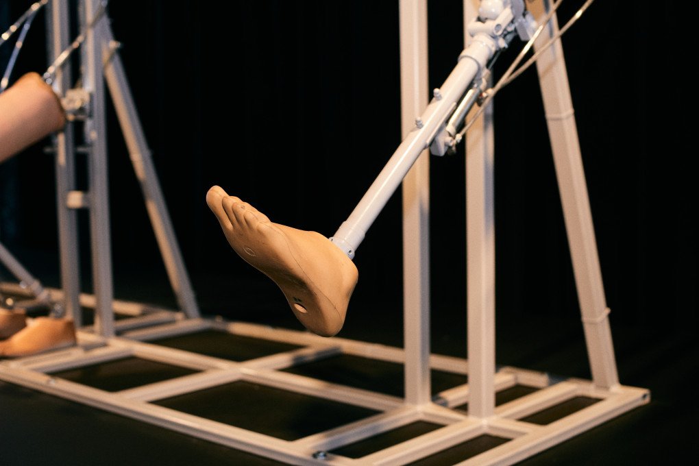 Nikita Kadan’s installation “A New Integrity”: kinetic objects made of prostheses. (Photo: Louis Beaudemont/UNITED24 Media)
