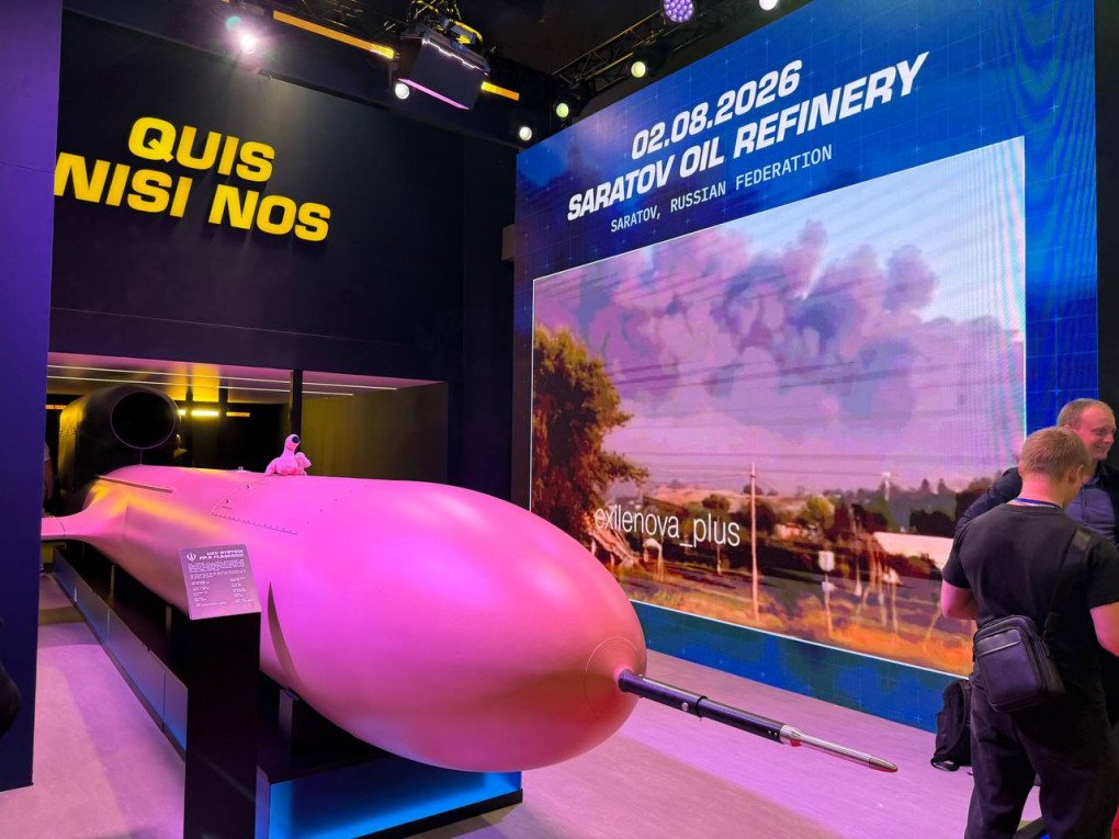 A Ukrainian long-range strike drone displayed beside footage of the August 2, 2026 attack on Russia’s Saratov oil refinery at MSPO 2026 in Kielce, Poland. (Photo: UNITED24 Media/Amira Barkhush) A Ukrainian long-range strike drone displayed beside footage of the August 2, 2026 attack on Russia’s Saratov oil refinery at MSPO 2026 in Kielce, Poland.