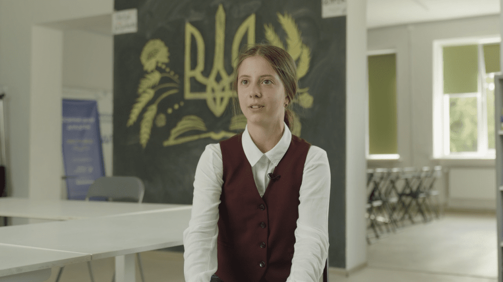 Now studying in 9th grade of the Mykhailo-Kotsiubynsky Lyceum, Alina has already decided that she wants to be an architect—to transform her hometown. Photo: UNITED24 Media 