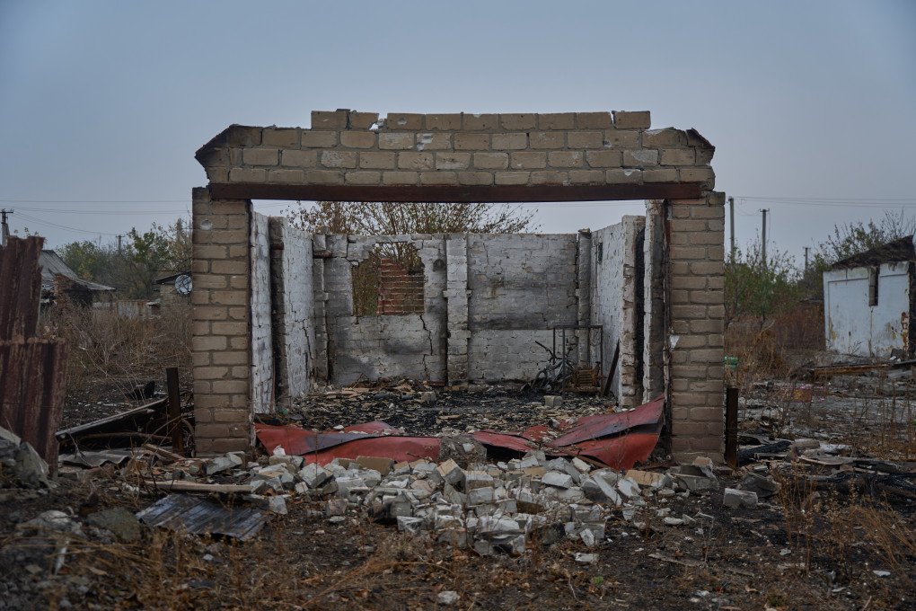 Buildings in Toretsk destroyed as a result of numerous shell impacts. Buildings in Toretsk destroyed as a result of numerous shell impacts.