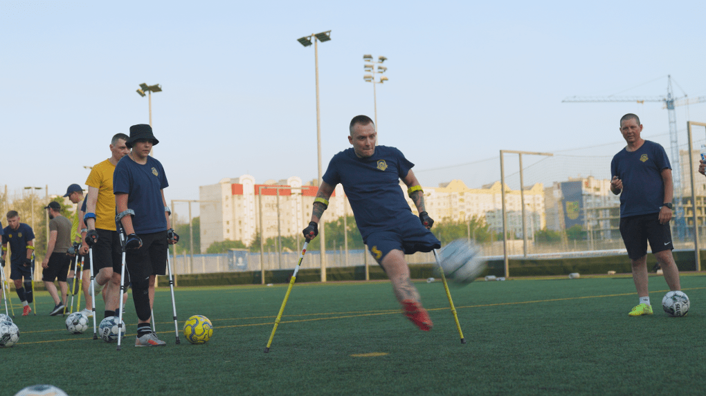 El jugador más joven del equipo tiene 16 años y el mayor, 58. (Foto: UNITED24 Media)