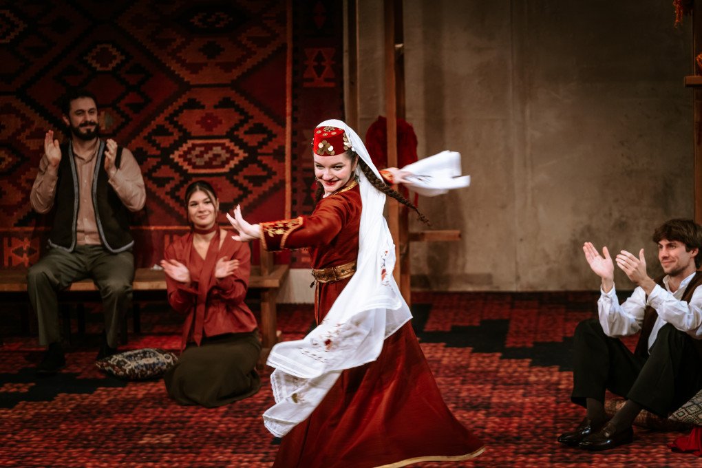Actors perform in “There Is Land Beyond Perekop,” a stage adaptation of Anastasiia Levkova’s novel. (Source: Kateryna Tunik) Actors perform in “There Is Land Beyond Perekop,” a stage adaptation of Anastasiia Levkova’s novel. (Source: Kateryna Tunik)