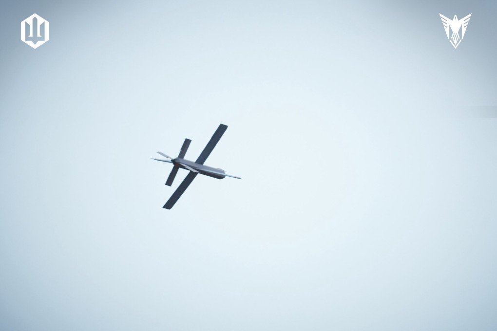 El dron checo-ucraniano "Shugai" en vuelo durante las pruebas, mostrando su diseño aerodinámico de elevación. (Fuente: 9.ª Brigada de Sistemas No Tripulados Independientes)