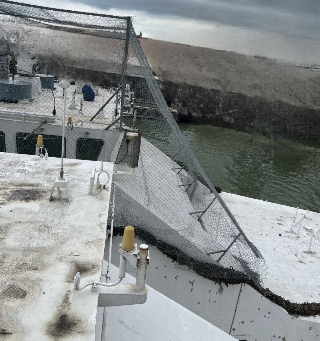 A side view of the improvised cage armor on the “Okhotnik” vessel. (Source: Russian milblogger)
