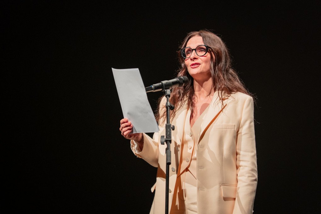 Actress Juliette Binoche, alongside Ukrainian and French artists, takes the stage at the iconic Théâtre de la Ville, showcasing their commitment to forging future collaboration and offering the audience a few surprises. (Source: Mathis Queraux / Ukrainian Institute in France)