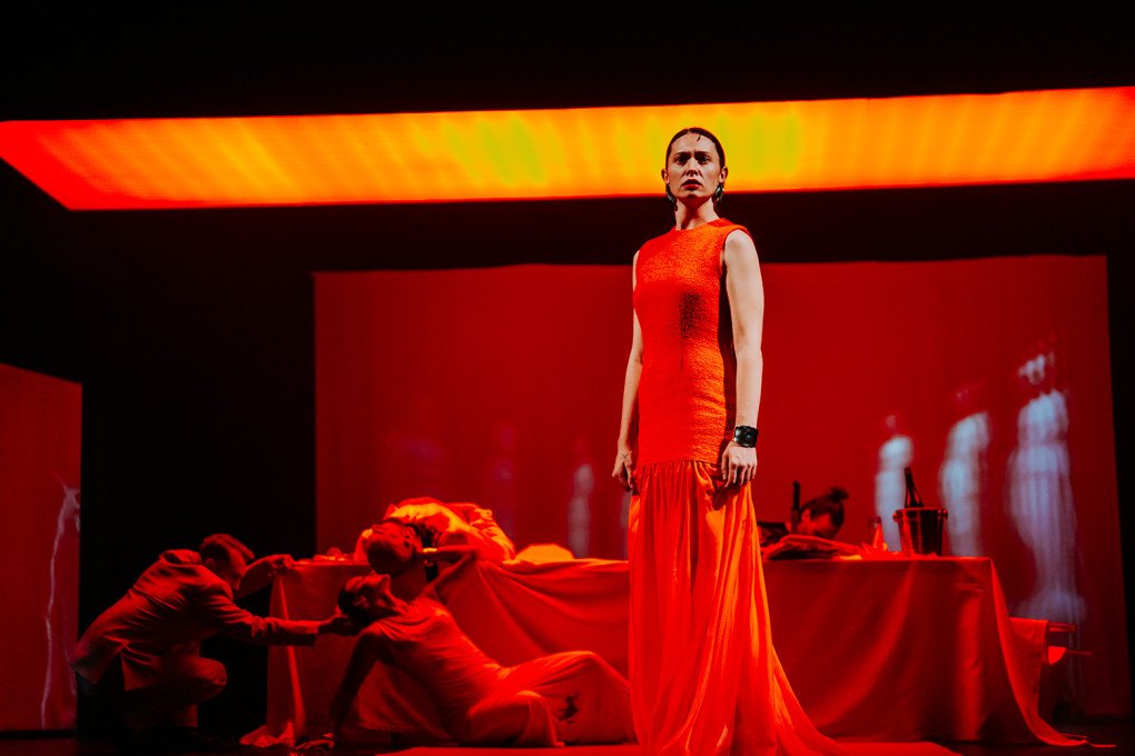 The emotional tension reaches its peak in the finale, which viewers have described as a deeply cathartic moment. (Photo: Kateryna Tunyk/Lesia Ukrainka National Academic Drama Theater) The emotional tension reaches its peak in the finale, which viewers have described as a deeply cathartic moment. (Photo: Kateryna Tunyk/Lesia Ukrainka National Academic Drama Theater)