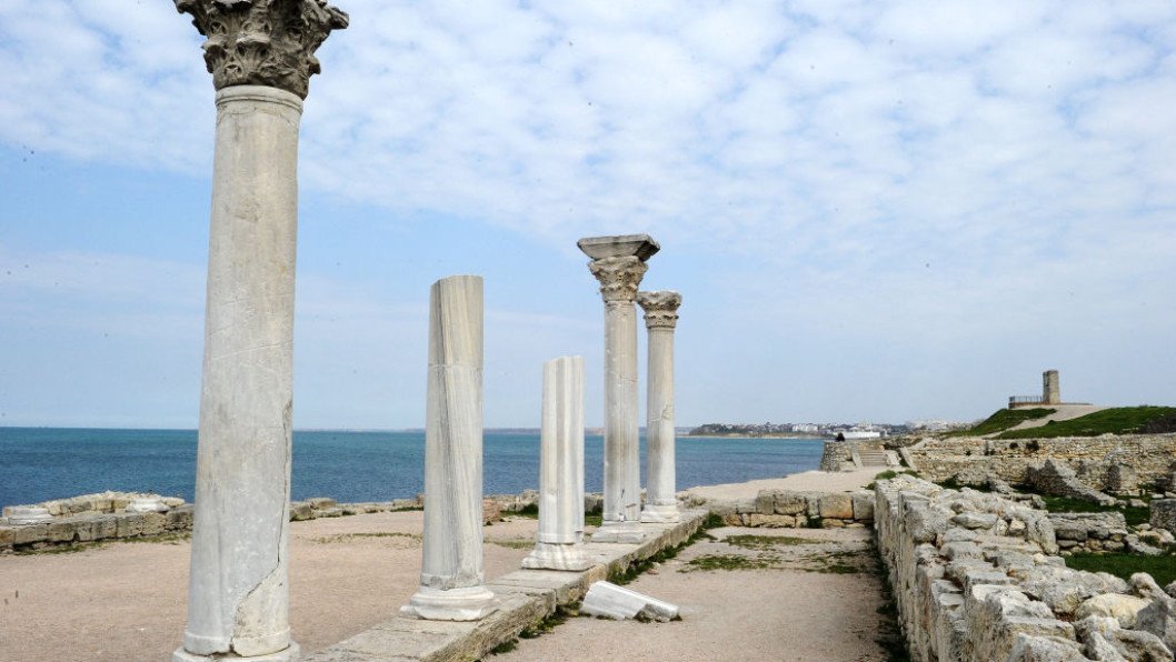 Warsaw Court Orders Extradition of Russian Archaeologist to Ukraine Over Illegal Crimea Excavations