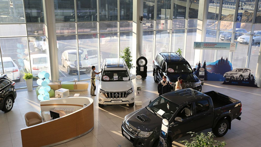Russian Car Sales Plunge 16% as Refinery Disruptions Trigger Domestic Fuel Crisis