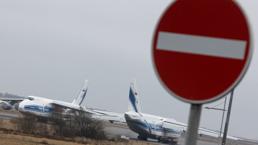 Russia’s Fuel Crisis Hits the Runway as Airline Warns Flights May Not Take Off