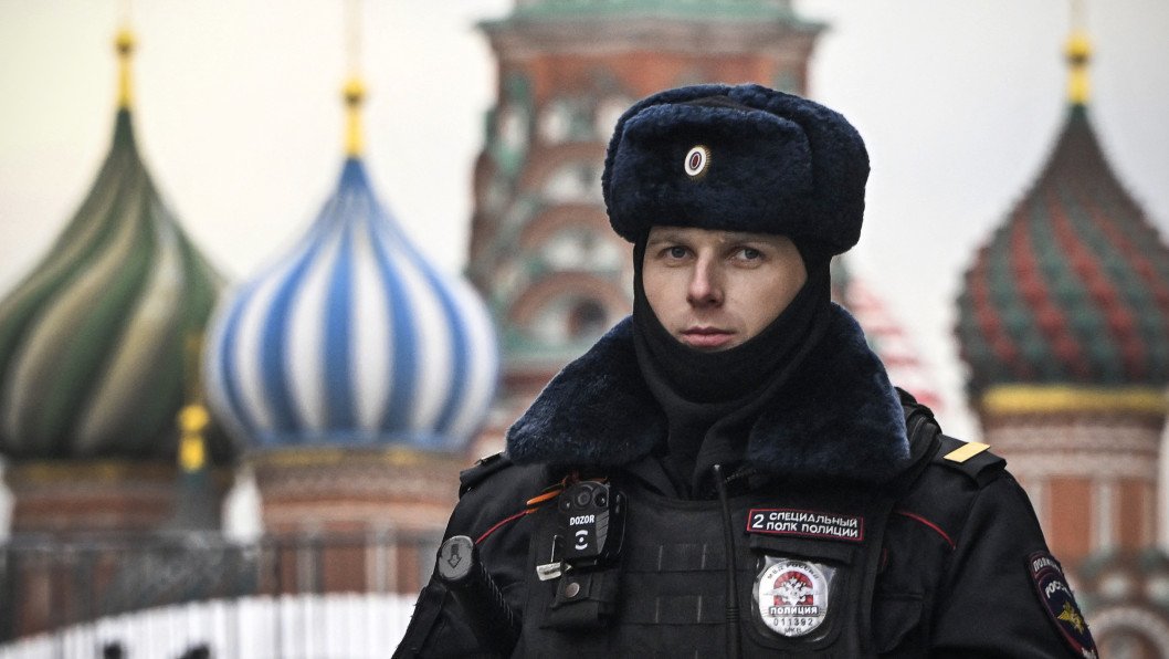 Russia Reportedly Grants Police Power to Raid Homes in Occupied Ukrainian Territories Over Passport Refusal
