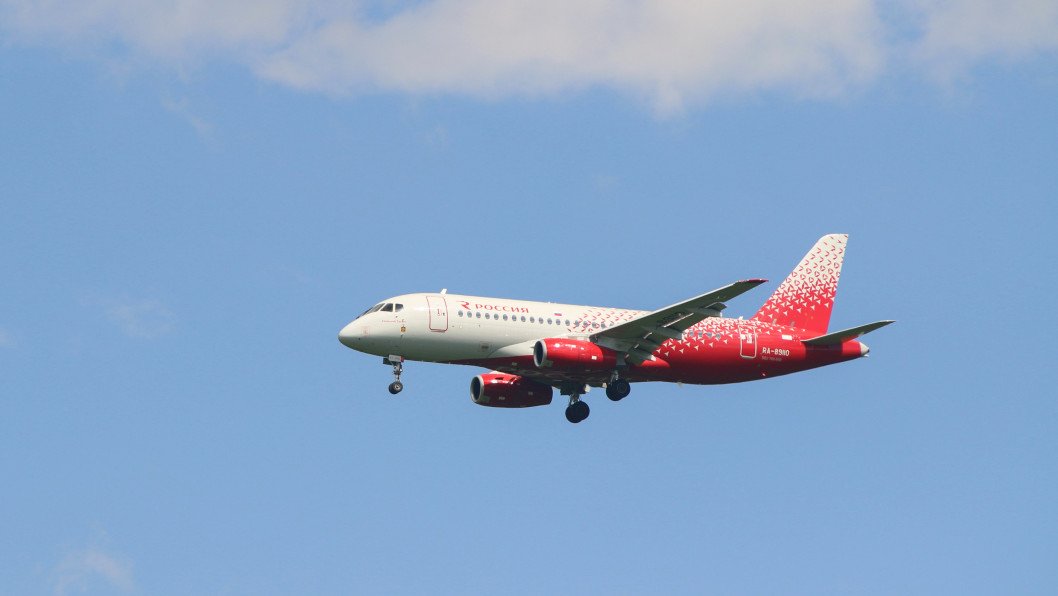 Russian Troops Spotted on Passenger Planes En Route to the Frontlines in Ukraine