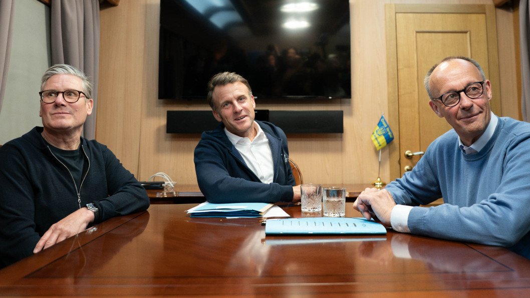 How Russia Got Everyone in France Talking About Macron’s Tissue, Making a Lie Go Viral