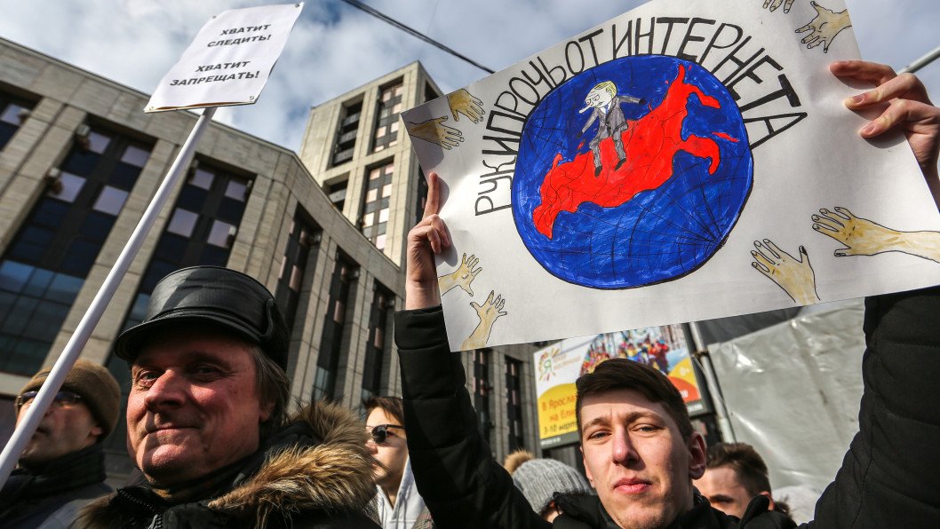 Russian Internet Providers Limit Wired Speeds Amid Mobile Network Disruptions