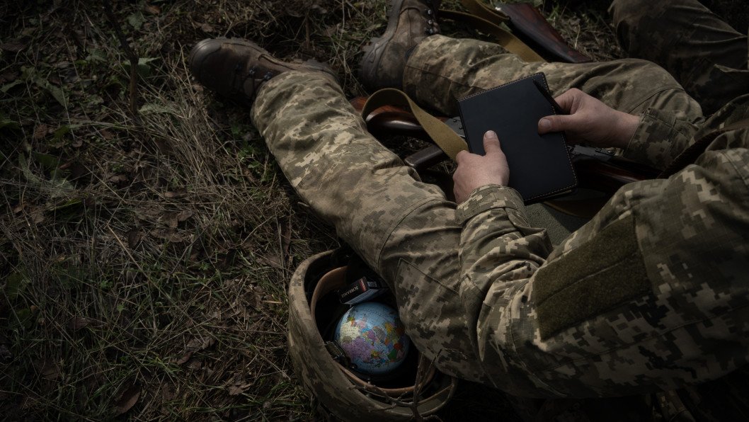 Inside the Lives of Ukraine’s Youngest Soldiers Choosing to Serve