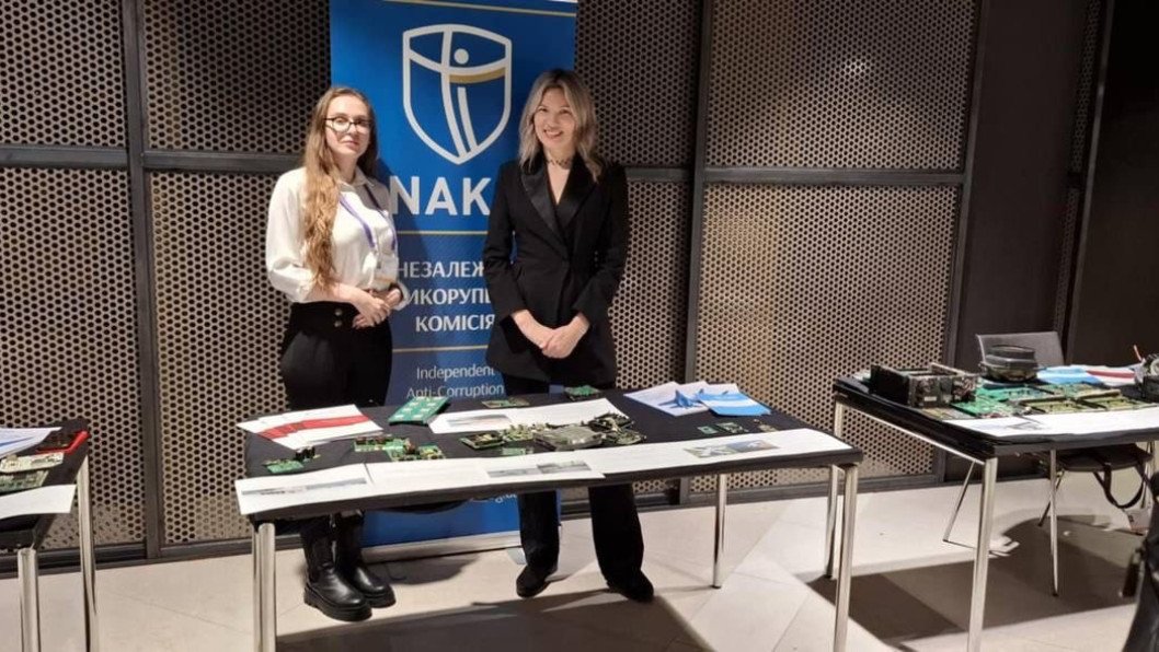 “Are They Real?!” – How the Ukrainian Delegation Presented Fragments of Russian Weapons with Western Components in The Hague