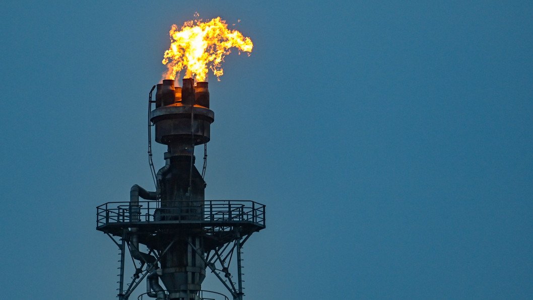 Russian Oil Tug-of-War: EU Tightens Sanctions as Iran-Israel Conflict Drives Prices Higher