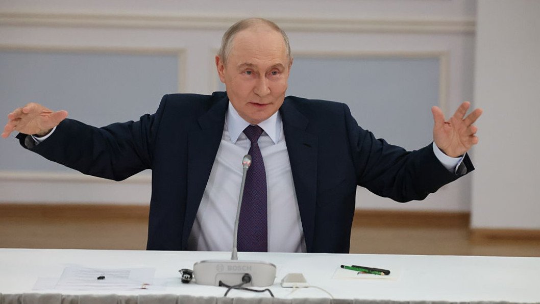 Putin Deploys Armored Trains and Fake Motorcades to Hide From Ukrainian Drones